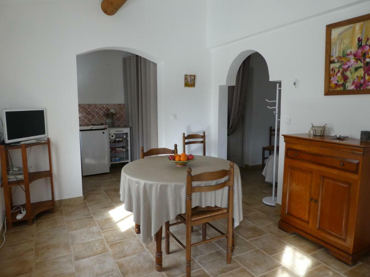 Les Biguieres Maubec (Vaucluse) Exterior foto
